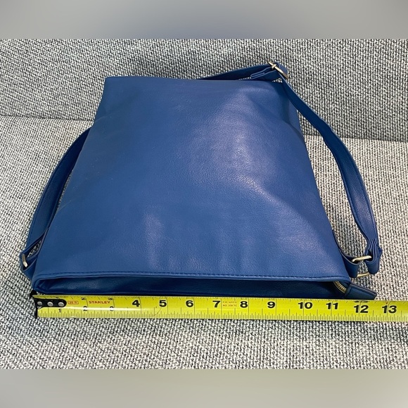 Navy Blue Shoulder Bag with Structured Design and Gold Accents - Picture 9 of 16